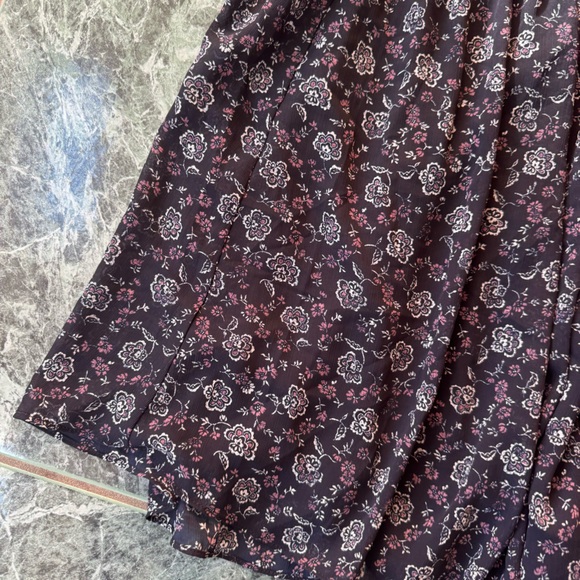 Madewell Georgette V-Neck Midi Dress in Enchanted Floral - Picture 6 of 8